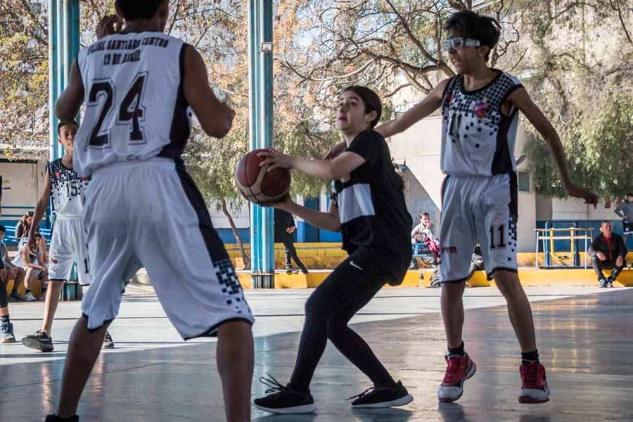 Rompiendo estereotipos: Mujeres y niñas participan de la Liga Interfiliales de  Básquetbol Marcela Espina